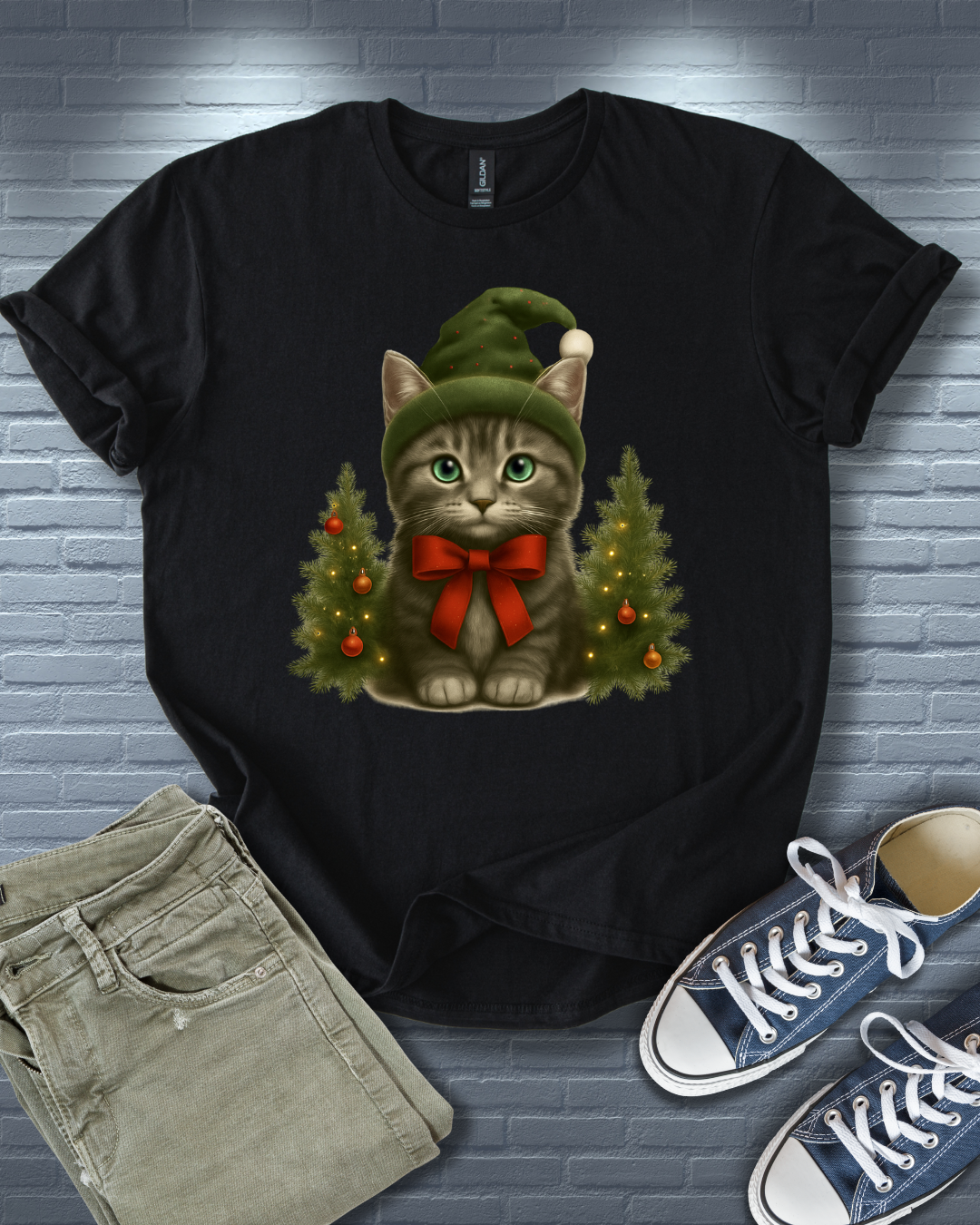 Cute Christmas Kitten  T-Shirt