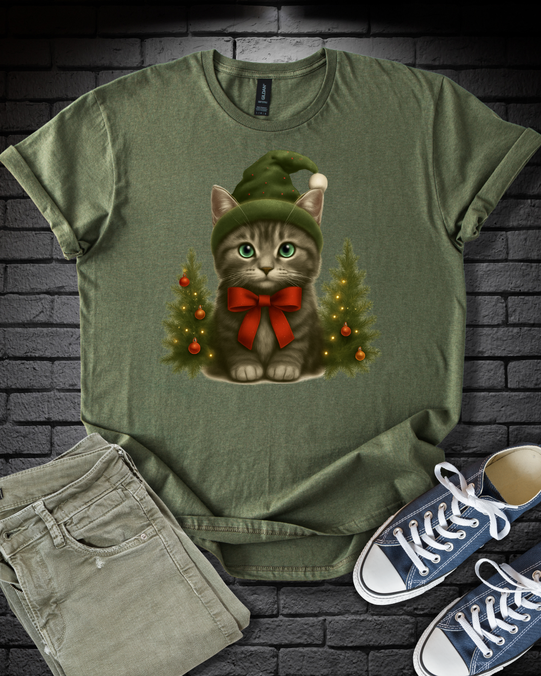 Cute Christmas Kitten  T-Shirt