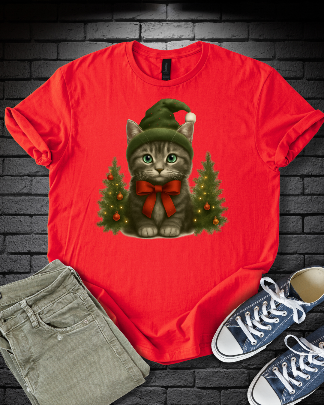 Cute Christmas Kitten  T-Shirt